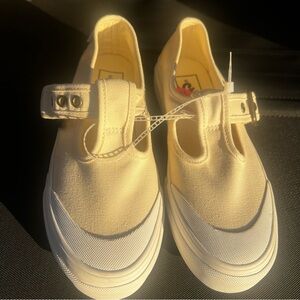 NWOT Vans Style 93 Cream/White Chunky Sole Mary Jane Sneakers Size 5.5